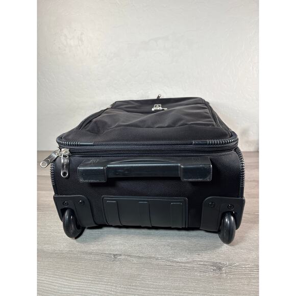 Travelpro FlightCrew5 Slim Expandable Rollaboard Black Suitcase 21” x 14.5” x 8” - Picture 6 of 7